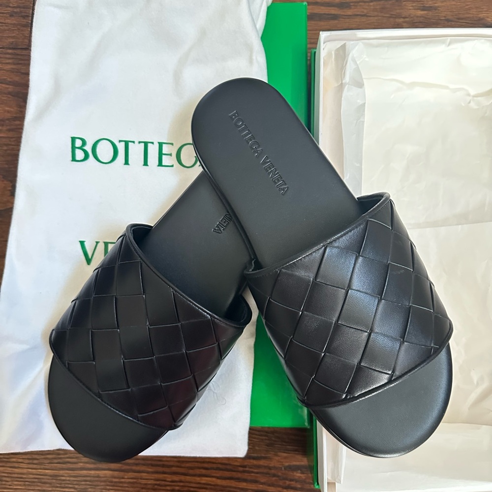 Bottega Veneta Black Intrecciato Slides Mules